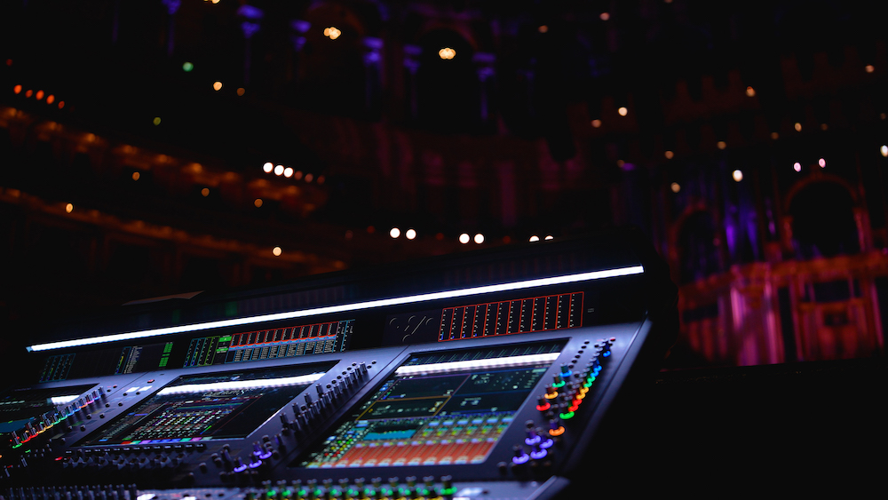 02 DiGiCo RAH Q852