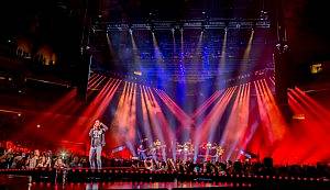 Maroon 5 World Tour 2015 with 100 Clay Paky Mythos and 20 Sharpy Wash fixtures occupying a prominent place in the rig
