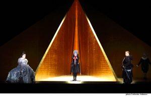 Robe ENO Tristan and Isolde 2 c Catherine Ashmore